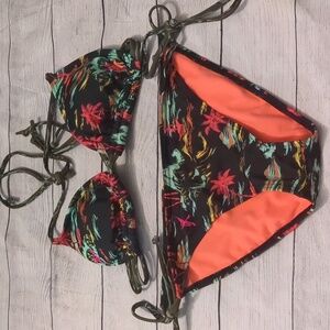 Hurley bikini size small ?